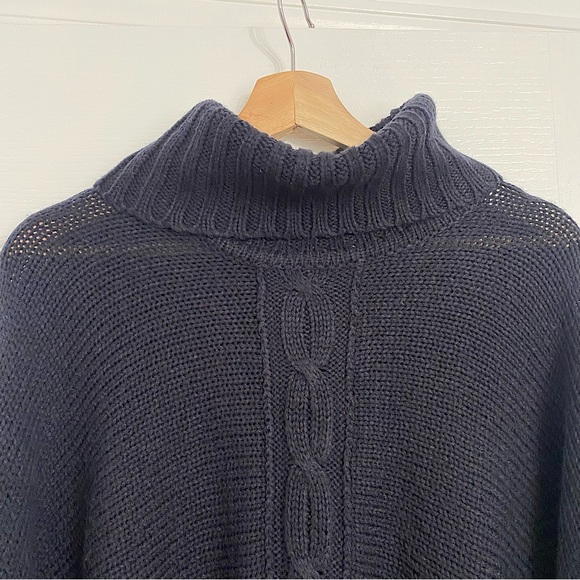 ARDENE | Black Cable knit fringed oversized shawl - Picture 3 of 9